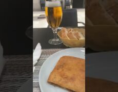 Descubre la deliciosa tradición de la empanada gallega en la gastronomía de Vigo